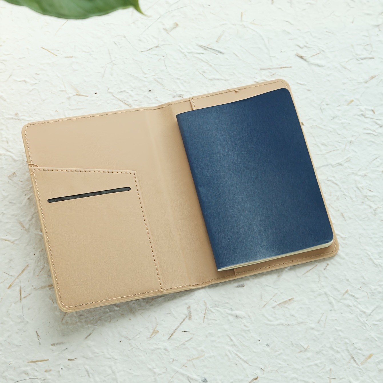 Custom Initial Letter Passport - Travel Accessories Hong Kong recension och pris